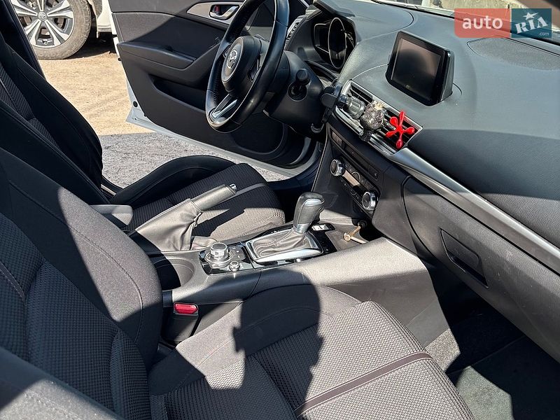 Седан Mazda 3 2017 в Дніпрі