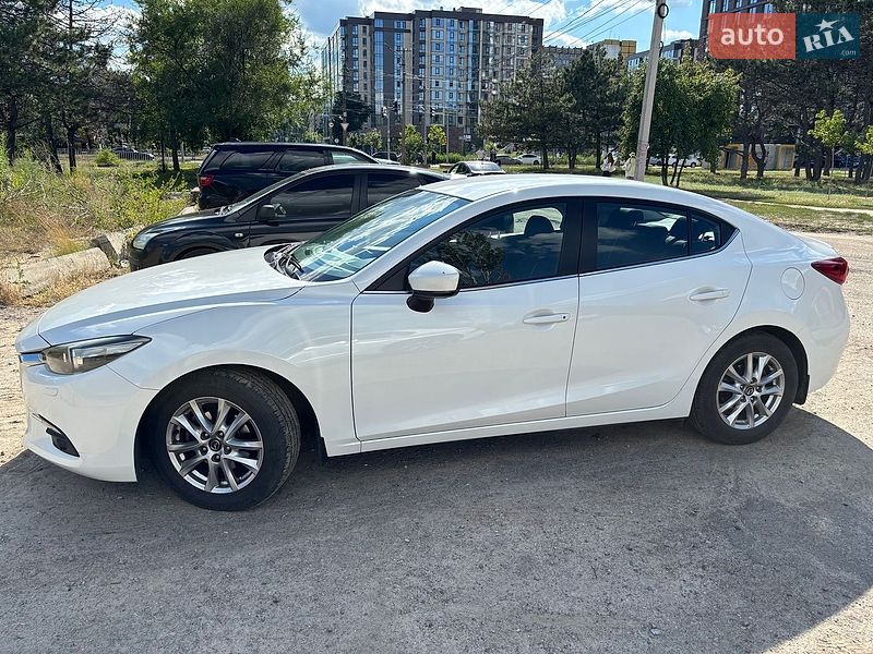 Седан Mazda 3 2017 в Днепре