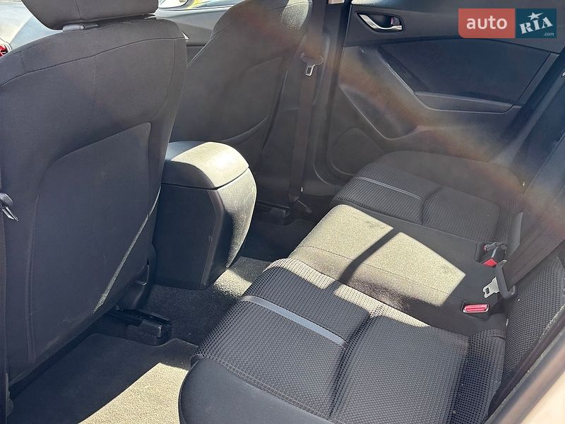 Седан Mazda 3 2017 в Днепре