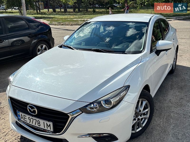 Седан Mazda 3 2017 в Днепре