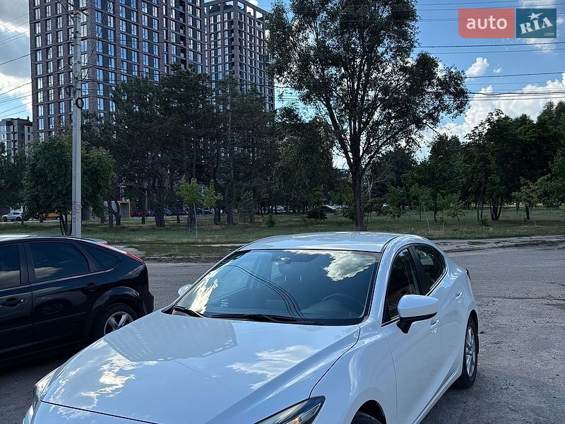 Седан Mazda 3 2017 в Днепре
