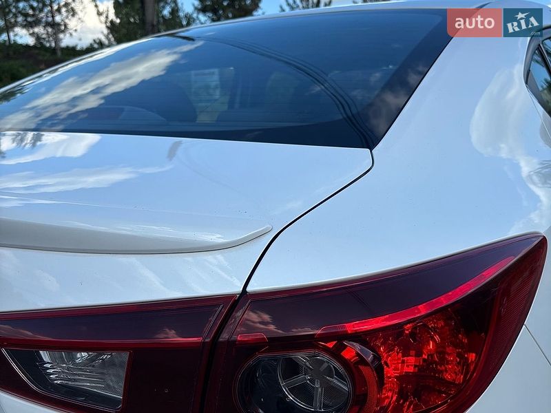 Седан Mazda 3 2017 в Днепре