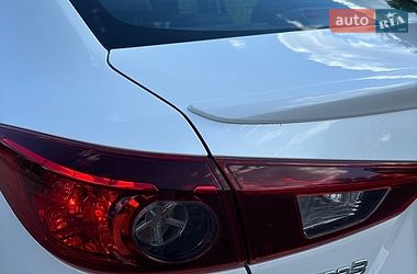 Седан Mazda 3 2017 в Днепре