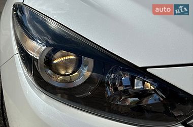Седан Mazda 3 2017 в Днепре