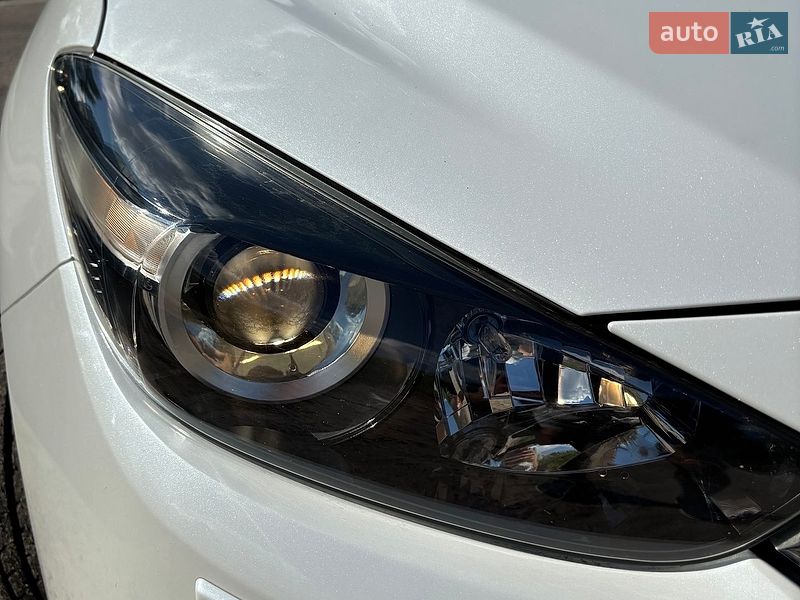 Седан Mazda 3 2017 в Днепре