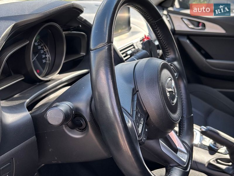 Седан Mazda 3 2017 в Днепре