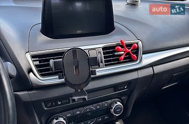 Седан Mazda 3 2017 в Днепре