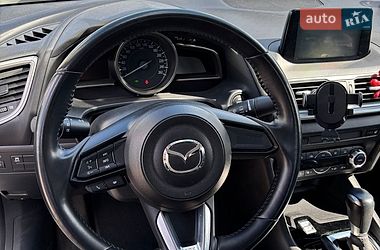 Седан Mazda 3 2017 в Днепре