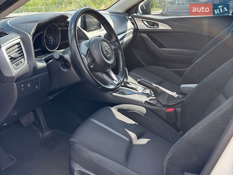 Седан Mazda 3 2017 в Днепре