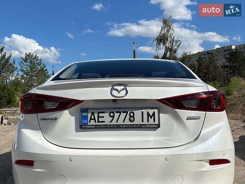 Седан Mazda 3 2017 в Днепре