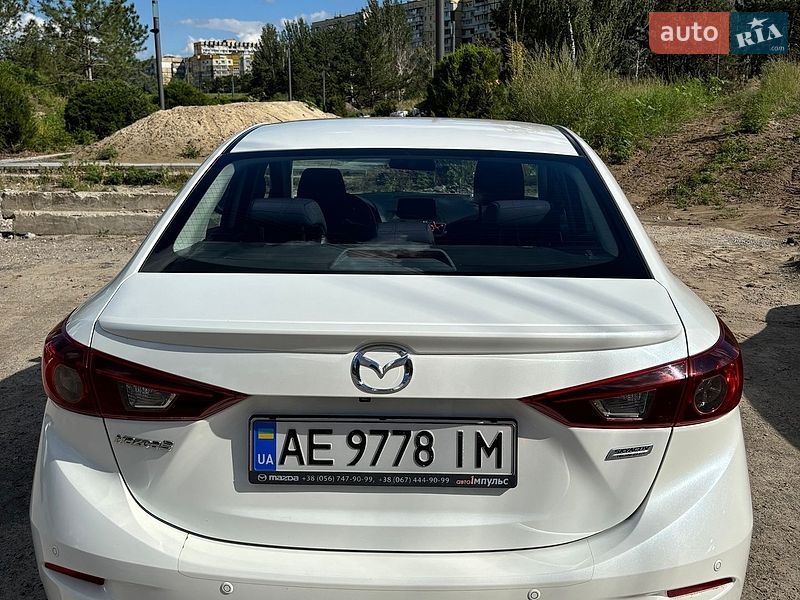 Седан Mazda 3 2017 в Днепре