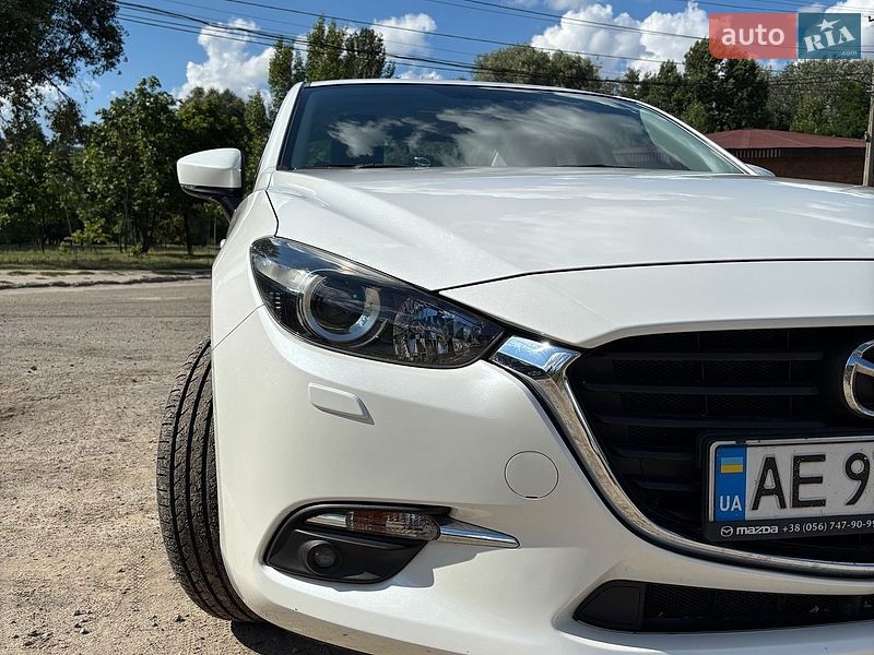 Седан Mazda 3 2017 в Днепре