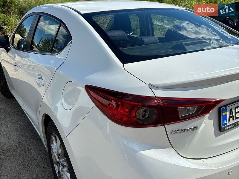 Седан Mazda 3 2017 в Днепре