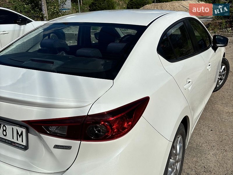 Седан Mazda 3 2017 в Днепре