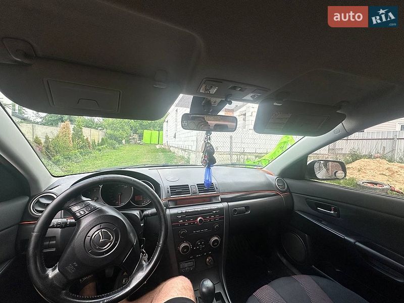 Седан Mazda 3 2005 в Луцке