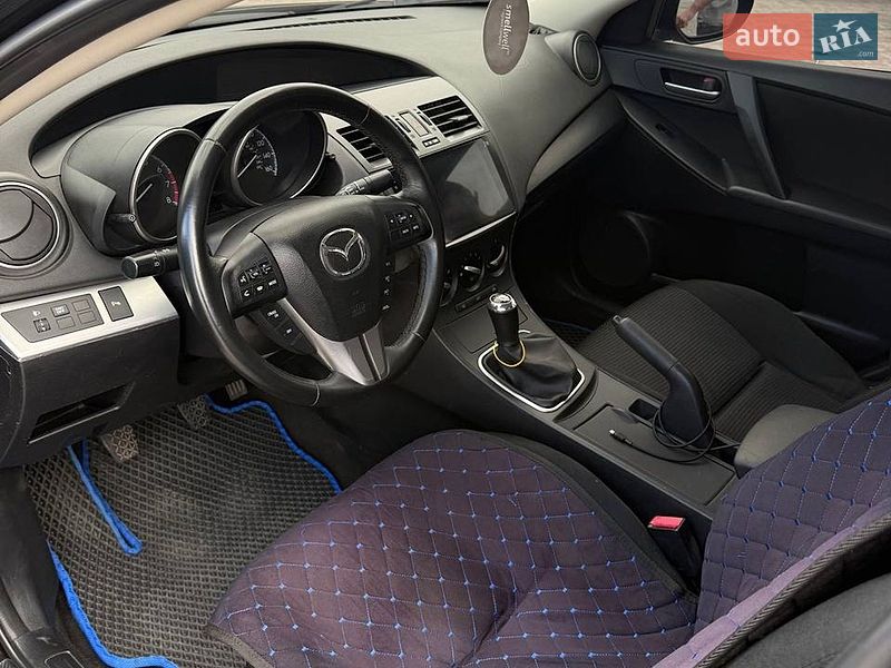 Седан Mazda 3 2013 в Харкові