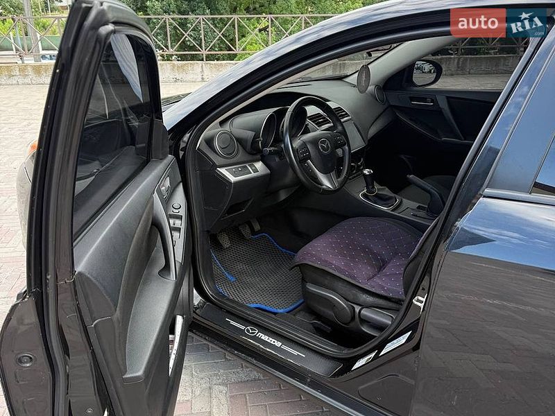 Седан Mazda 3 2013 в Харкові