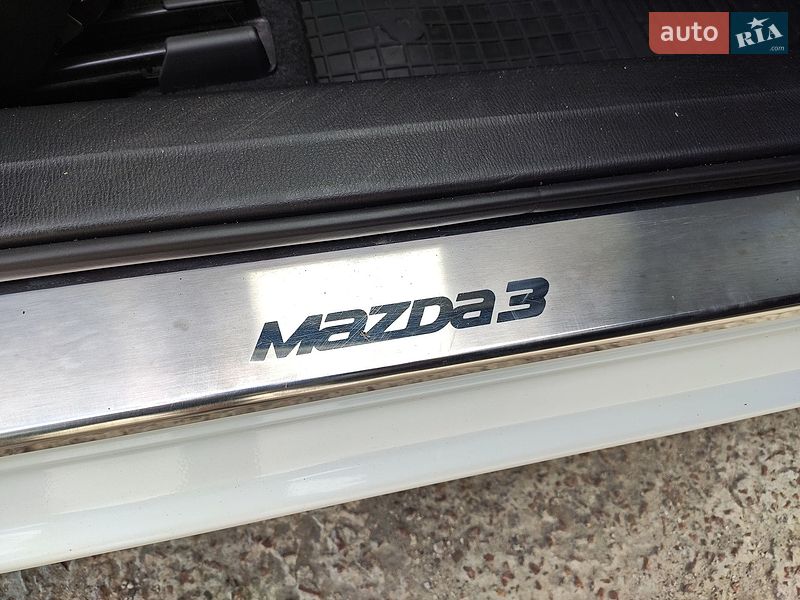 Седан Mazda 3 2016 в Киеве