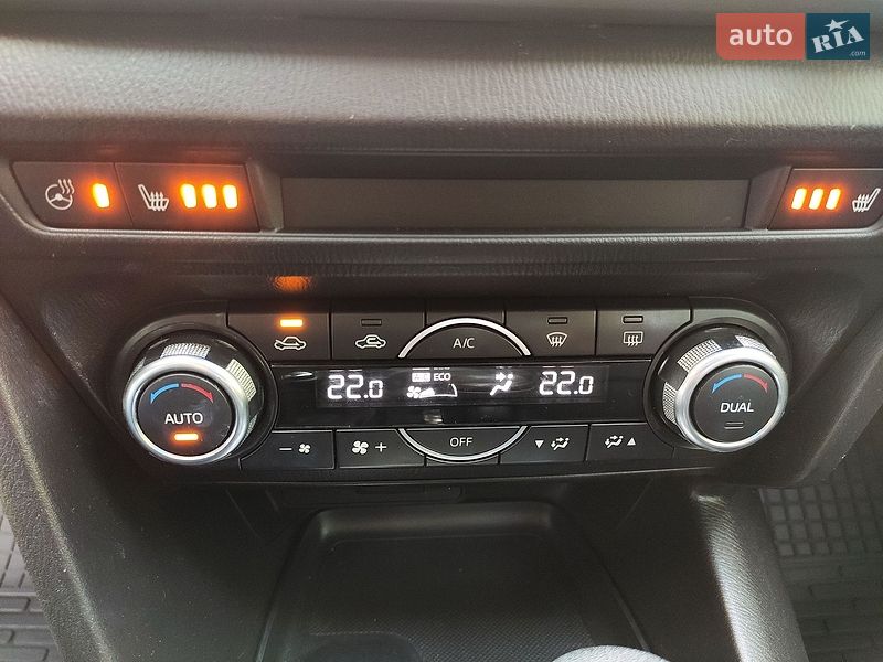 Седан Mazda 3 2016 в Киеве