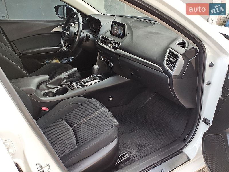 Седан Mazda 3 2016 в Киеве