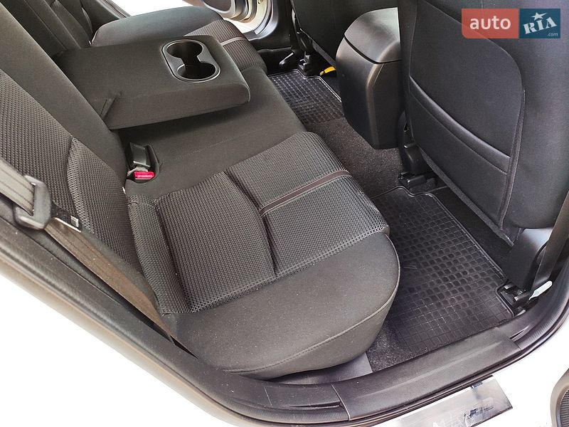 Седан Mazda 3 2016 в Киеве