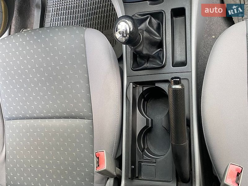Хетчбек Mazda 3 2006 в Києві фото 21 Хетчбек Mazda 3 2006 в Києві