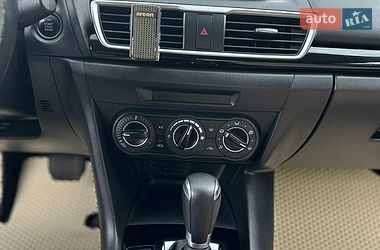 Седан Mazda 3 2016 в Смеле