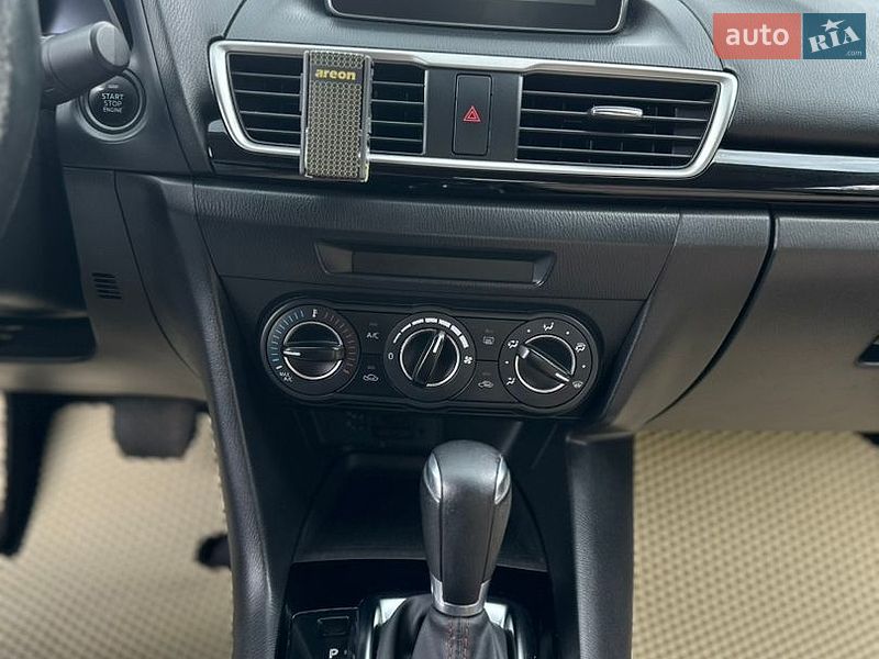 Седан Mazda 3 2016 в Смеле