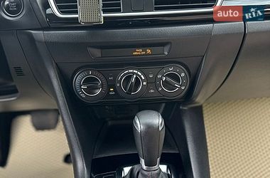 Седан Mazda 3 2016 в Смеле