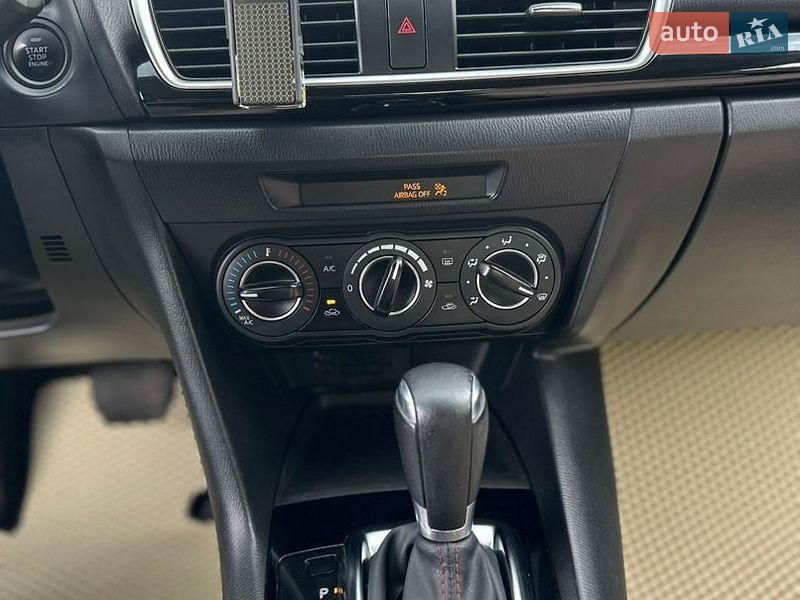 Седан Mazda 3 2016 в Смеле