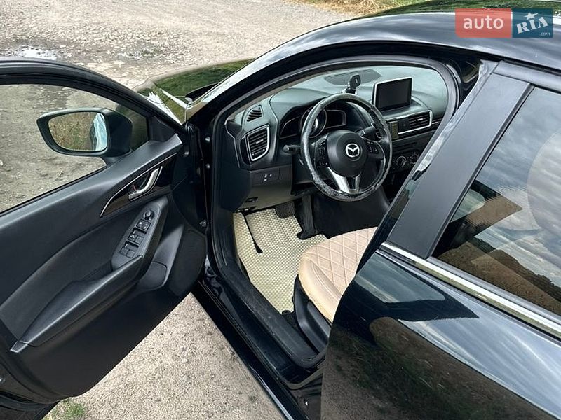 Седан Mazda 3 2016 в Смеле