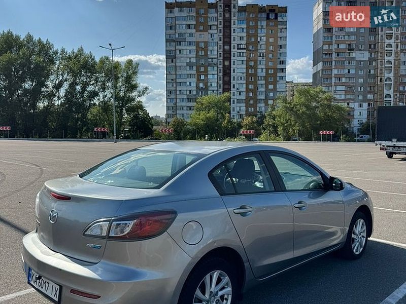 Седан Mazda 3 2012 в Киеве