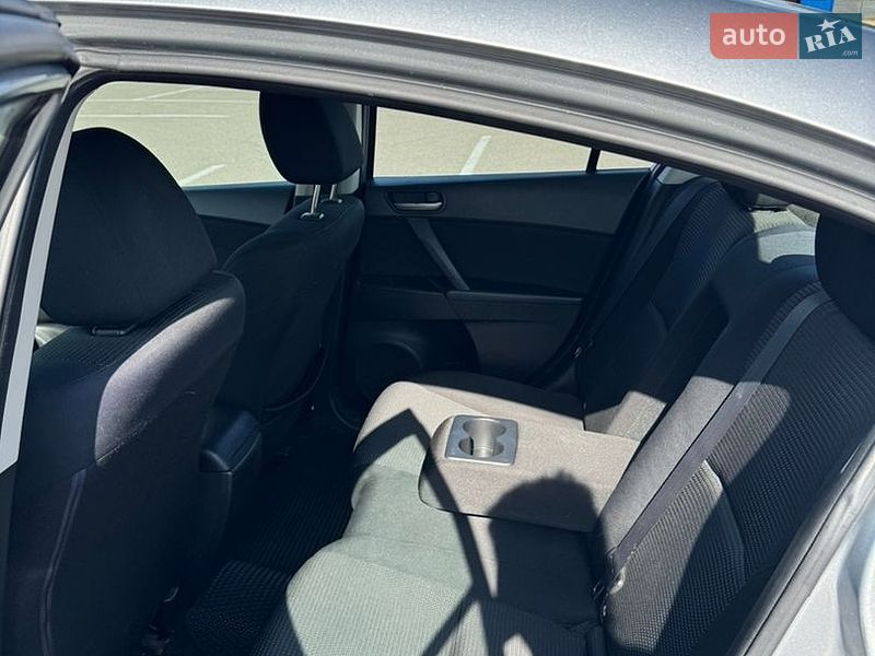 Седан Mazda 3 2012 в Киеве