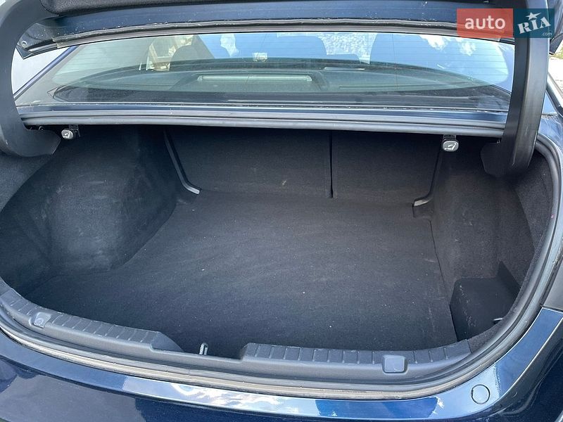 Седан Mazda 3 2021 в Волочиську
