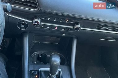 Седан Mazda 3 2021 в Волочиську