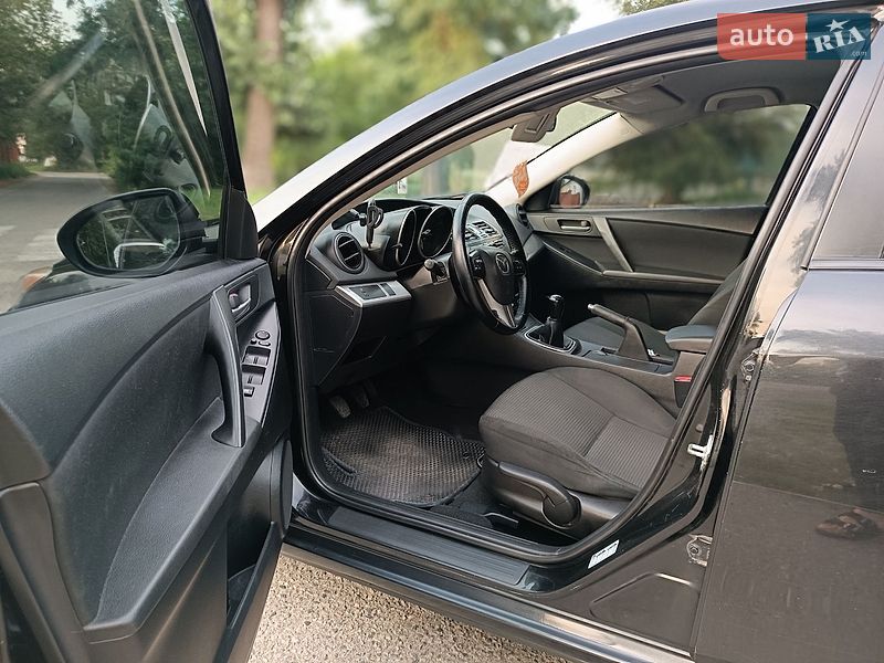 Хэтчбек Mazda 3 2012 в Днепре