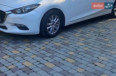 Седан Mazda 3 2016 в Мукачево