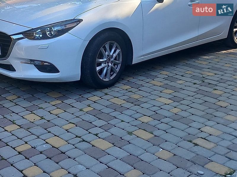 Седан Mazda 3 2016 в Мукачево