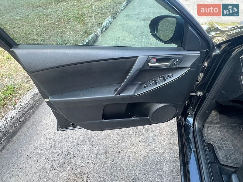Седан Mazda 3 2011 в Запорожье