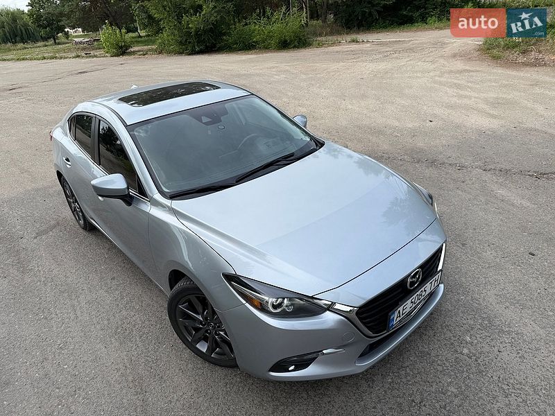 Седан Mazda 3 2018 в Дніпрі