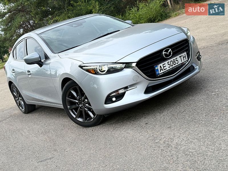 Седан Mazda 3 2018 в Дніпрі