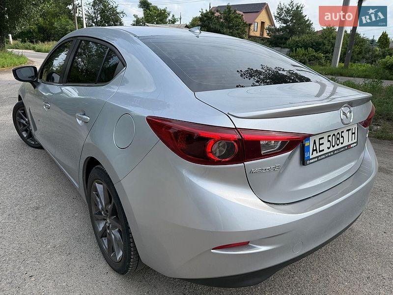 Седан Mazda 3 2018 в Дніпрі