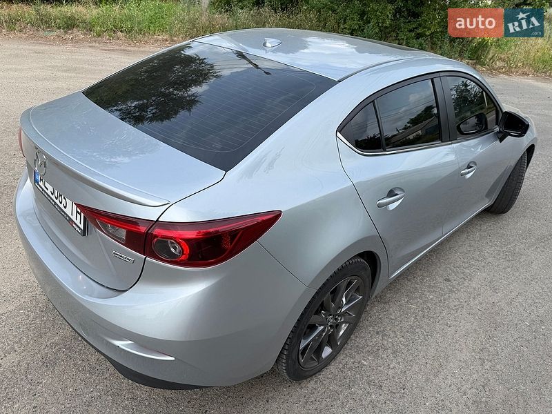 Седан Mazda 3 2018 в Дніпрі