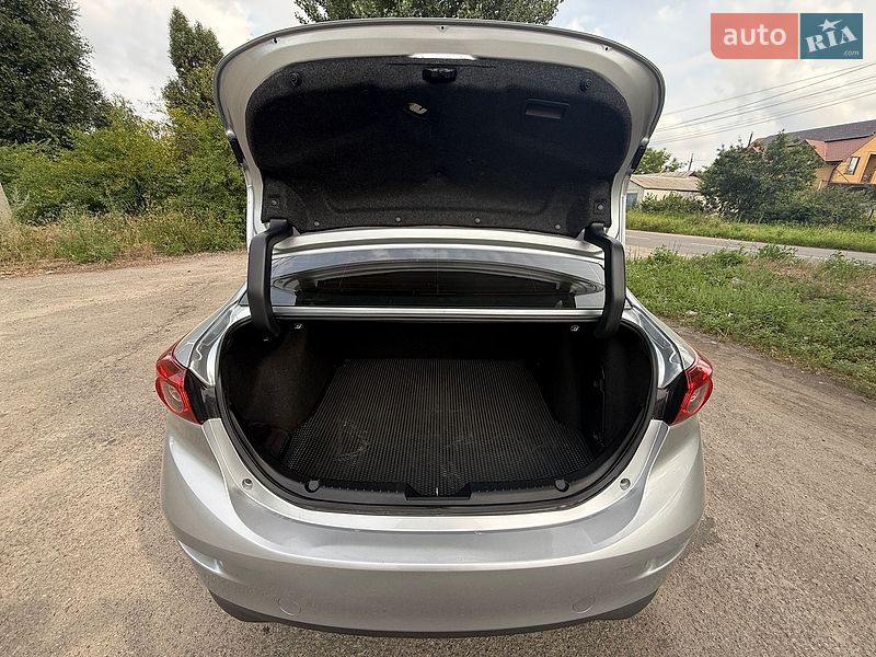 Седан Mazda 3 2018 в Дніпрі