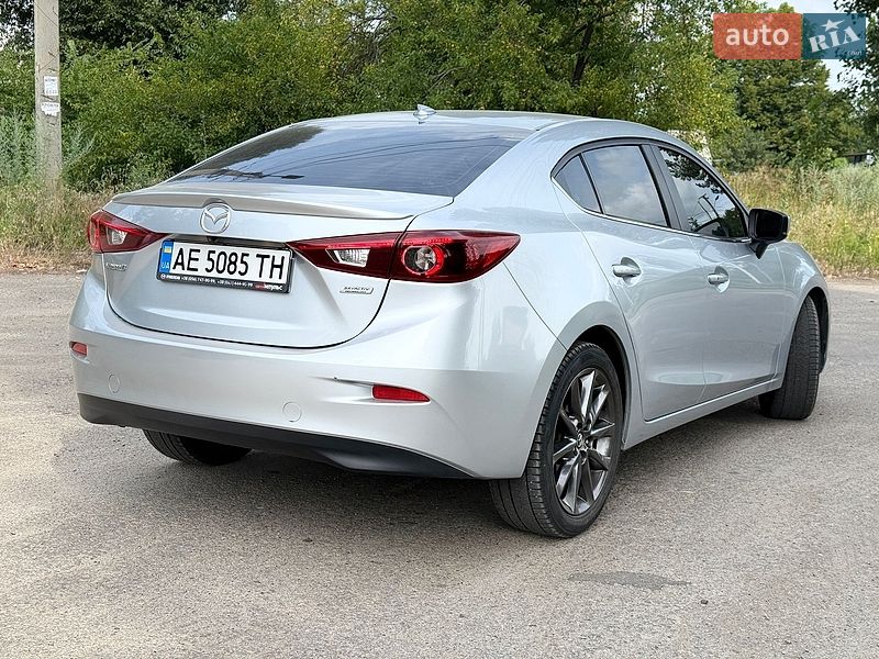 Седан Mazda 3 2018 в Дніпрі