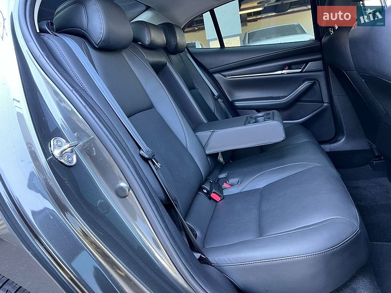 Седан Mazda 3 2022 в Киеве