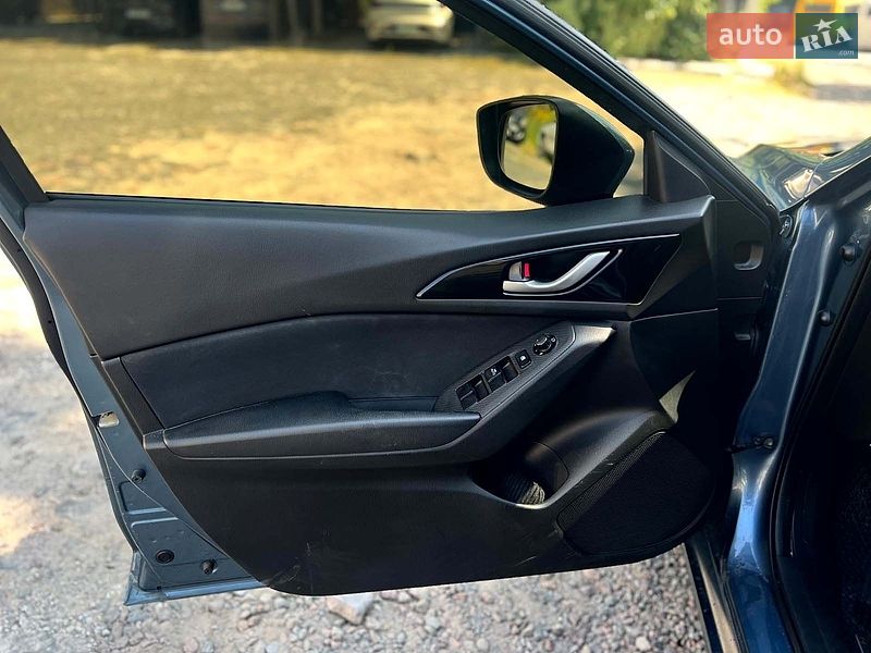 Седан Mazda 3 2014 в Киеве