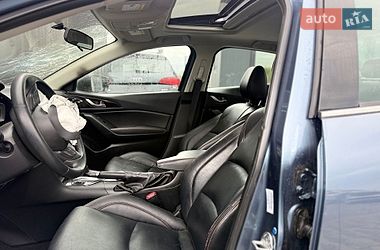 Седан Mazda 3 2015 в Львові
