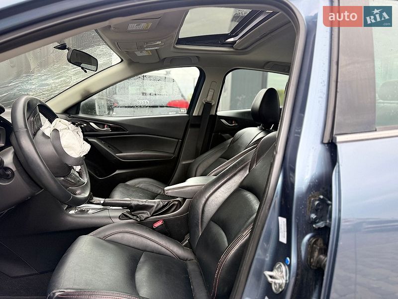 Седан Mazda 3 2015 в Львові