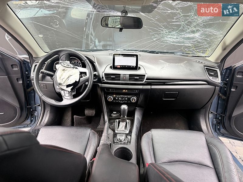 Седан Mazda 3 2015 в Львові